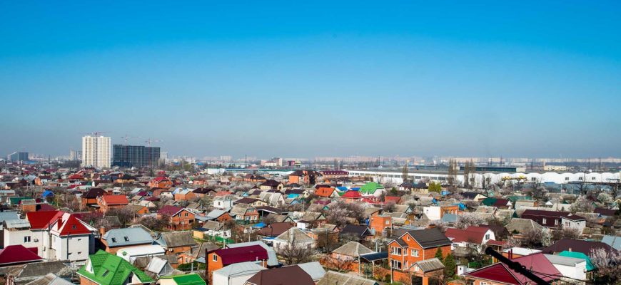 Что выбрать для постоянного проживания в Краснодаре? Загородный дом или квартиру?
